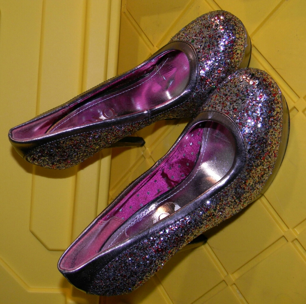 Xoxo glitter heels